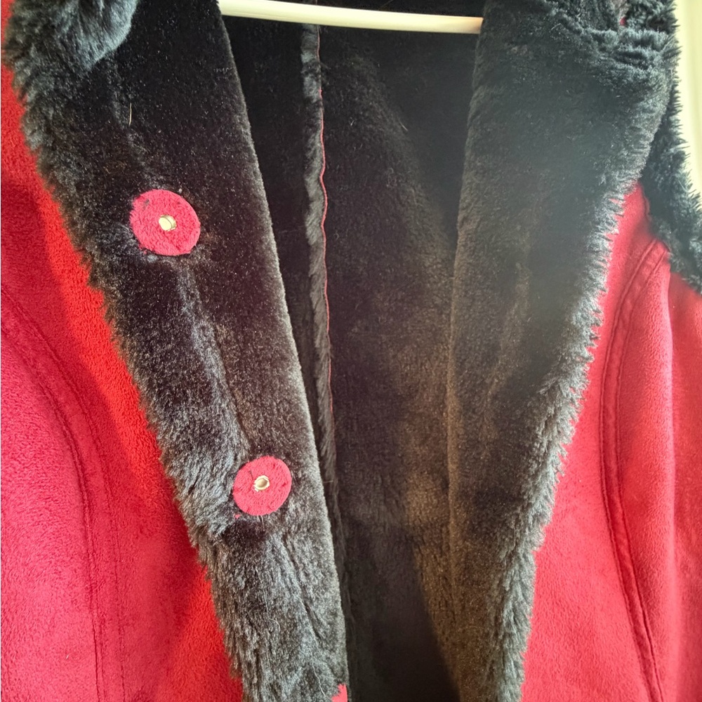Women's Red and Black Faux Fur Vest - Picture 3 of 5